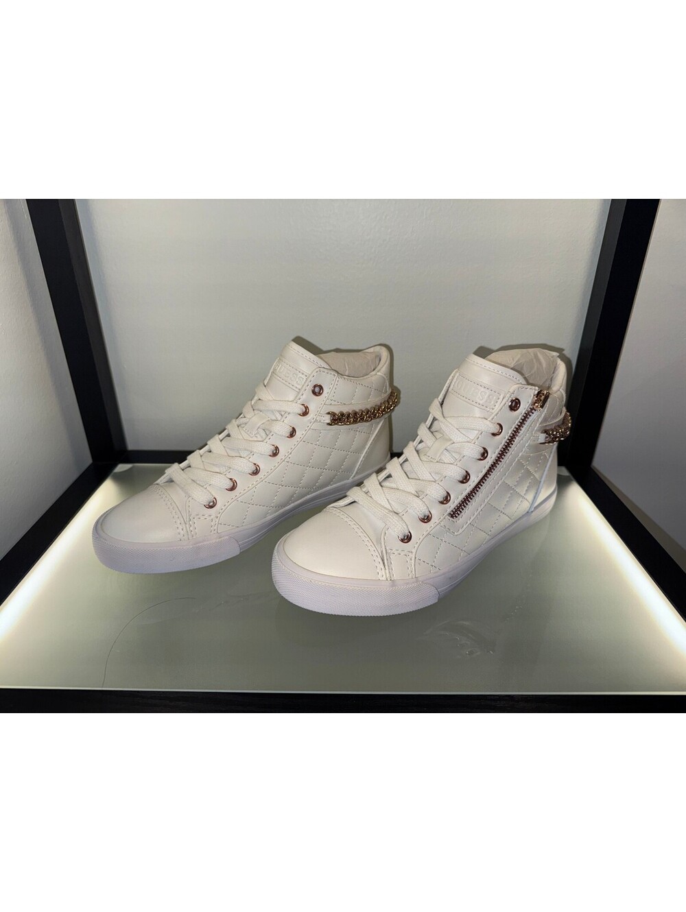 Guess Women’s White Quilted High Top Sneakers Gold Chain Zip Size 6.5M